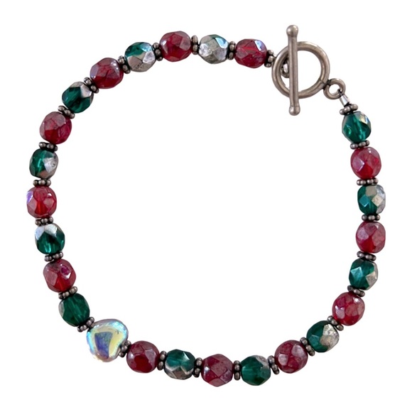 Jewelry - Red & Green Heart Charm Beaded Holiday Christmas Bracelet